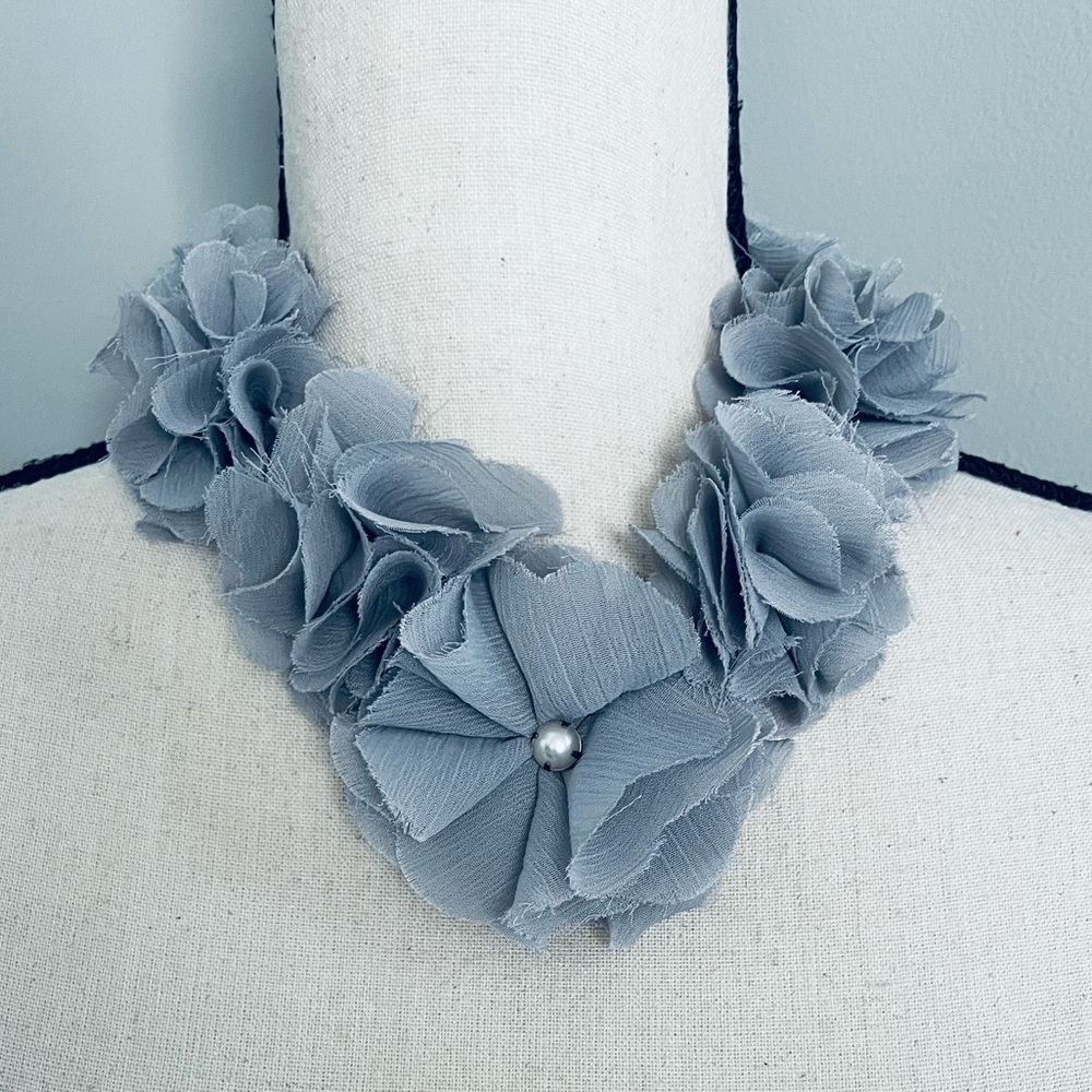 NWT ($24) New Directions Gray Flower Ribbon Necklace